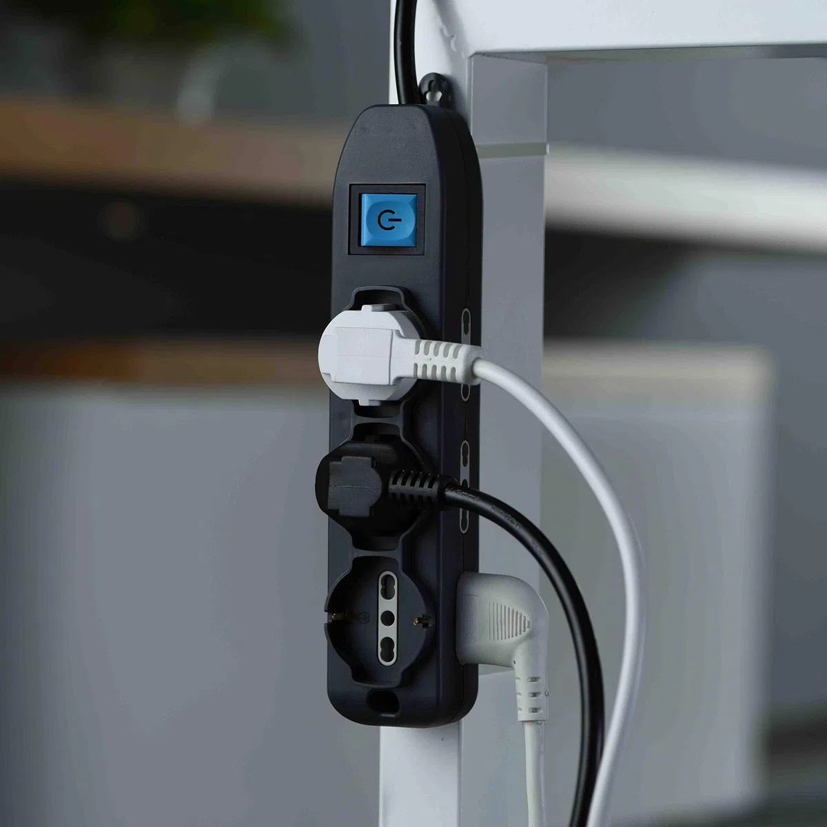 Electraline 62019 Multipresa 9 Posti 3 Polivalenti Schuko 10/16A + 6 Bivalenti 10/16A-Cavo, Nero, 1.5 m
