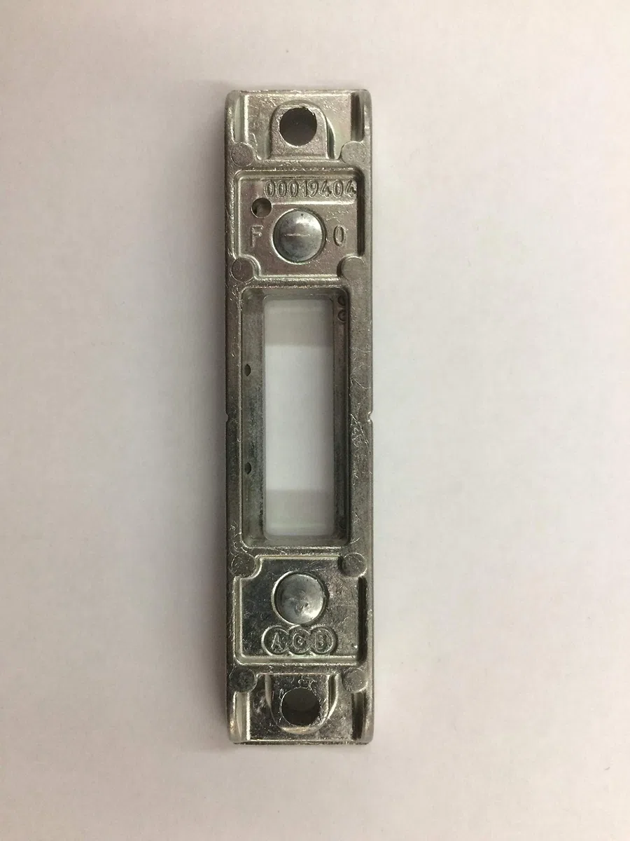 effedielle INCONTRO CONTROPIASTRA REGISTRABILE AGB PER SERRATURA MULTIPUNTO E FERRAMENTA PER BALCONI AD INCASSO, MISURA INCASSO 82mm LUNGHEZZA TOTALE 84mm LARGHEZZA 18mm PROFONDITA' 8 mm.AGB