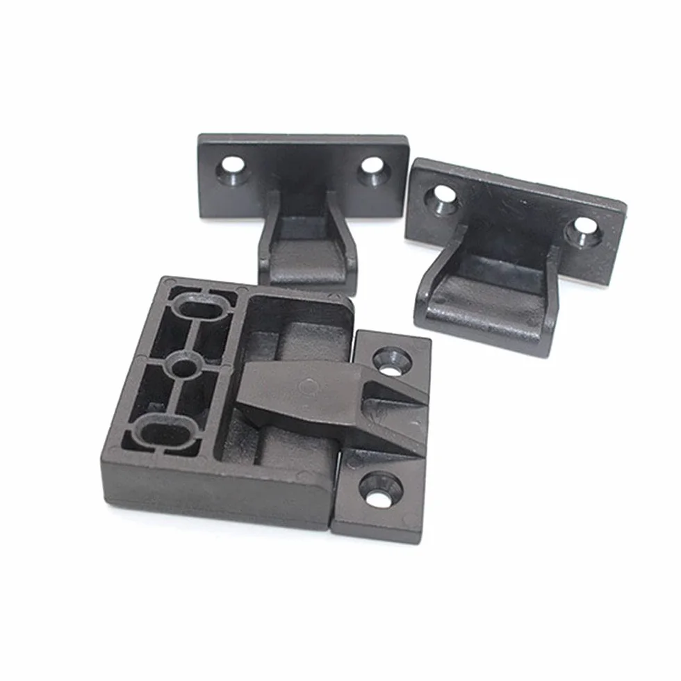 4 pezzi di fissaggio in plastica per zoccolo, fissaggi per pannello clip per il collegamento di pannelli di armadietti, mobili (48 mm x 25 mm x 30 mm)