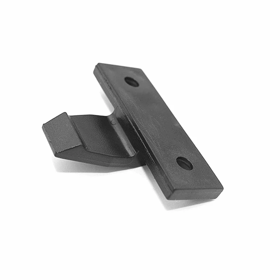 4 pezzi di fissaggio in plastica per zoccolo, fissaggi per pannello clip per il collegamento di pannelli di armadietti, mobili (48 mm x 25 mm x 30 mm)